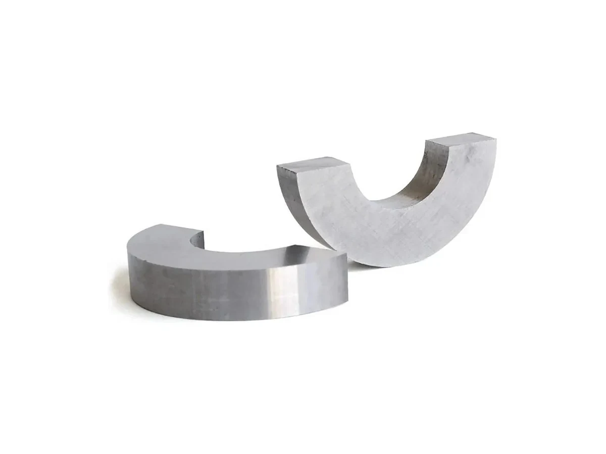 AlNiCo segment magnets