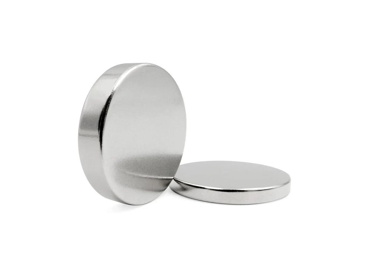 Sintered NdFeB disc magnets in assorted diameters